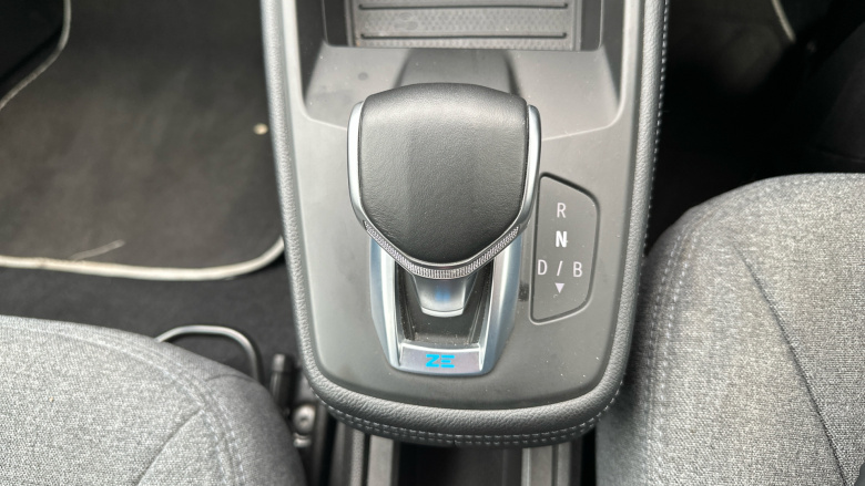 Renault Zoe 100kW S Edition R135 50kWh Rapid Charge 5dr Auto Electric Hatchback